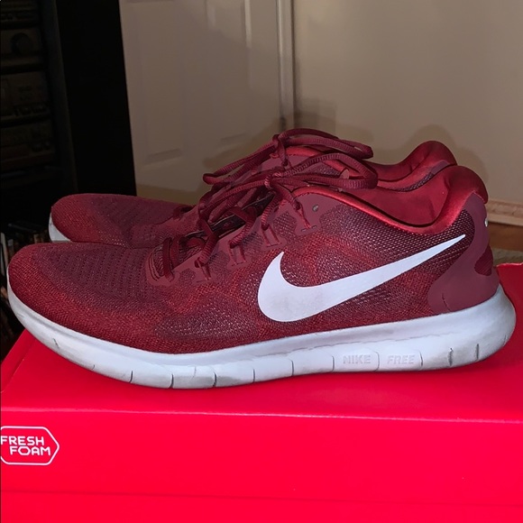 burgundy nike running shoes